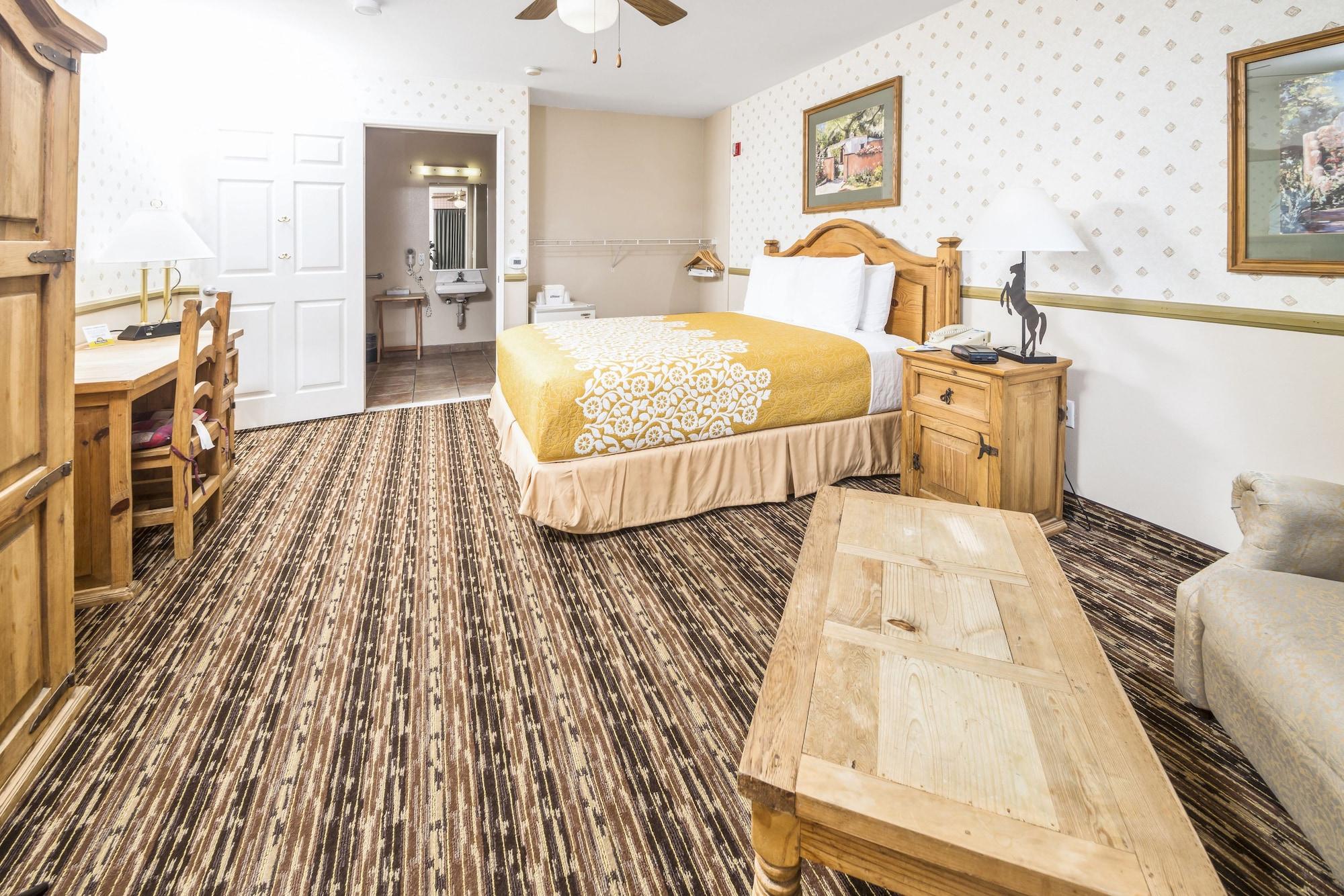 Days Inn By Wyndham Lebec Grapevine Exteriör bild