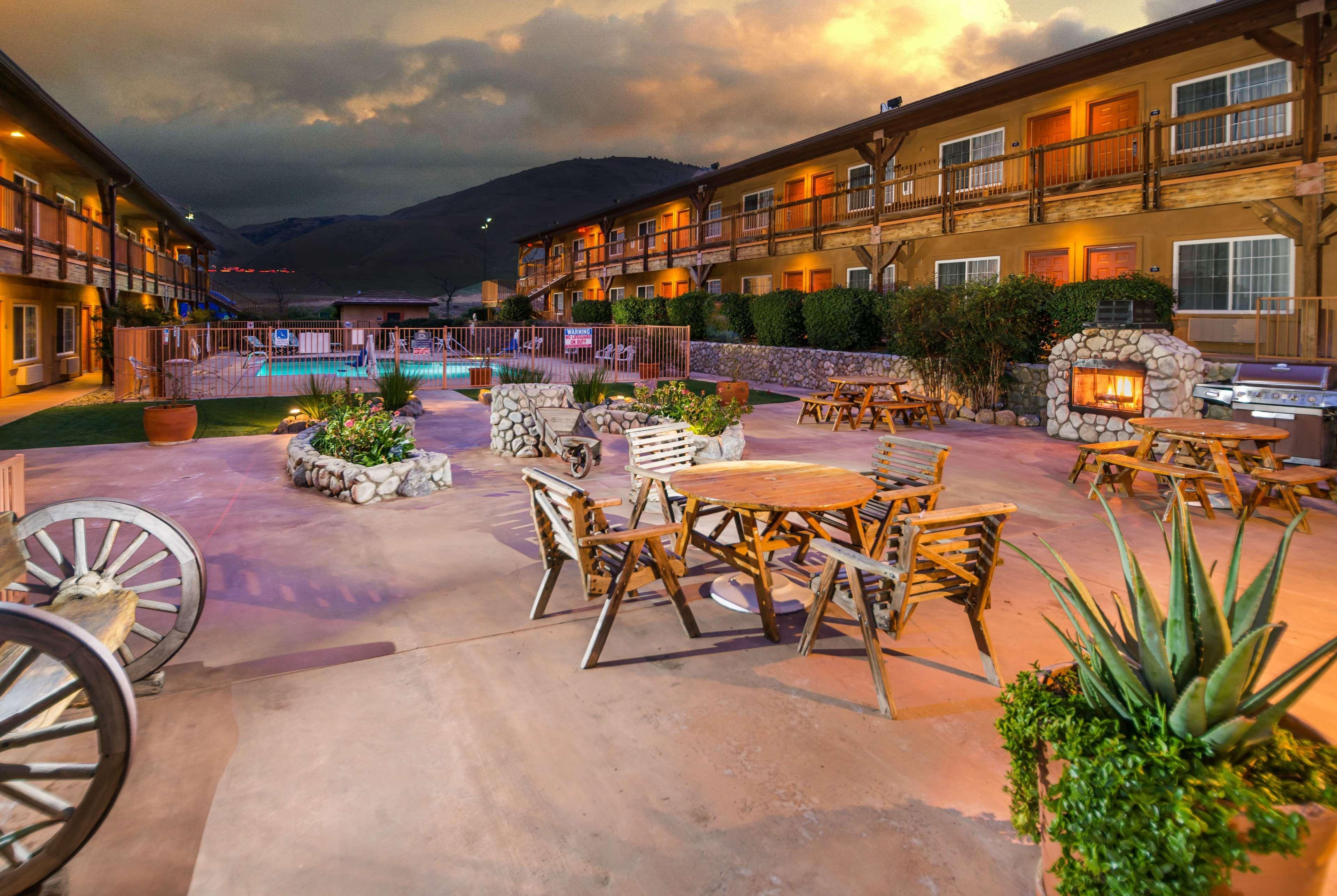 Days Inn By Wyndham Lebec Grapevine Exteriör bild